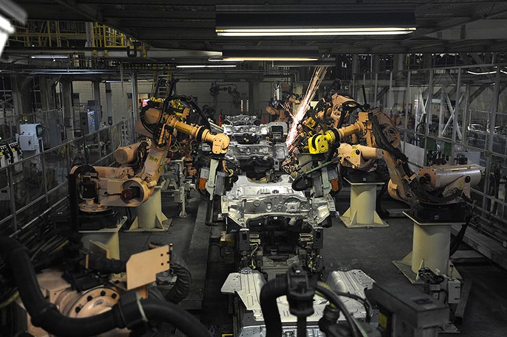 Robots fabricando autos